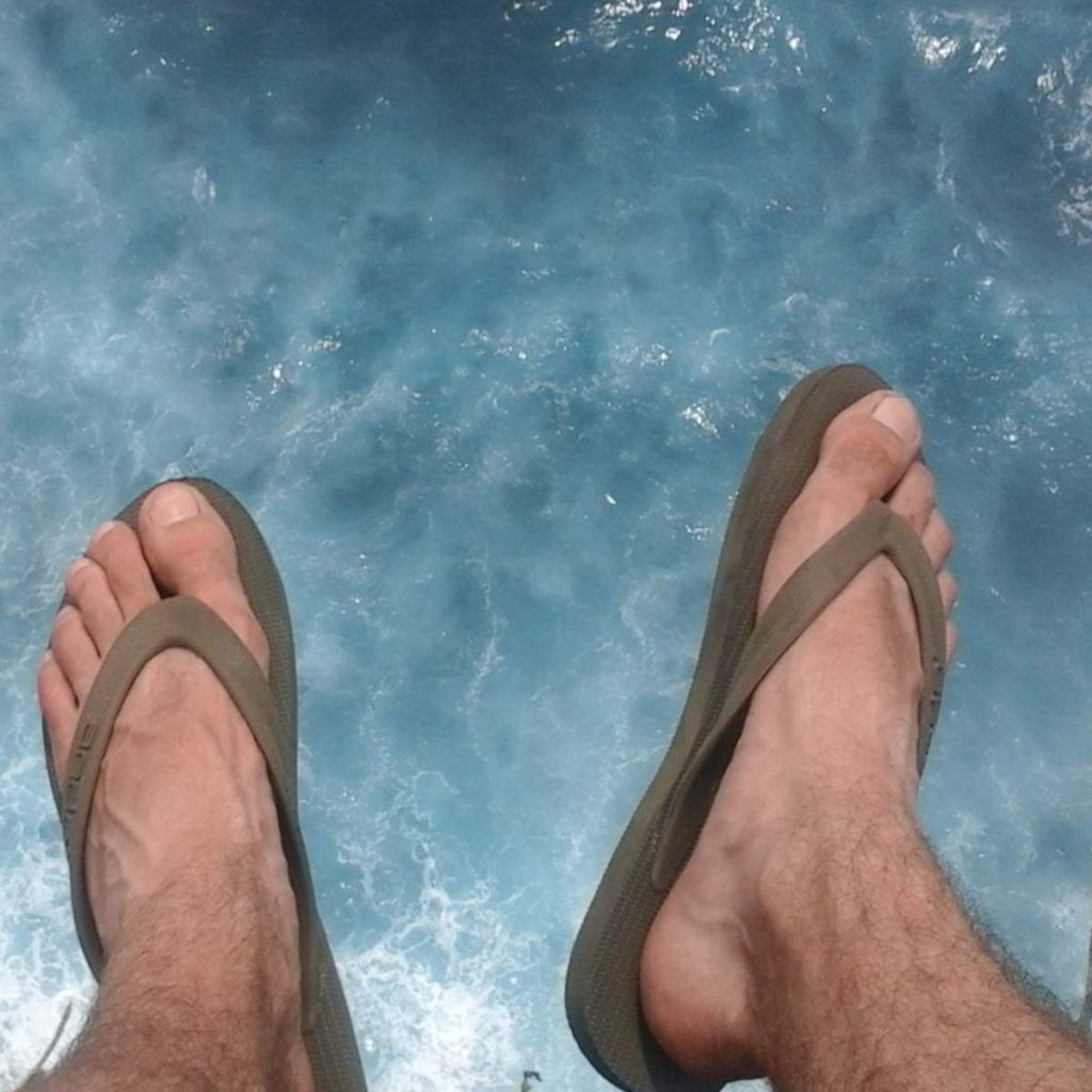 Pieds au-dessus de la mer de Java, photo par Charles Ostiguy