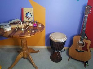 Instruments de musique de Charles Ostiguy, artiste musicien créateur de connexion, chaudière-appalaches, beauce, quebec