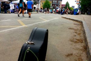 Charles Ostiguy, musique de rue, prestation déambulatoire, événement, festival, thetford mines, beauce, quebec